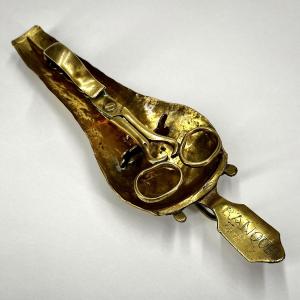 Mouchettes et plateau en cuivre jaune, époque Louis XV - XVIIIe siècle Puy-en-Velay 18e