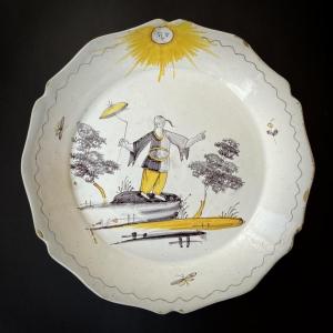Assiette au Chinois à l'ombrelle en faïence de Nevers XVIIIe siècle 18e