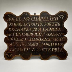 Enseigne de chapelier en bois peint du XVIIIe siècle - tabac fleurs de lys 18e art populaire