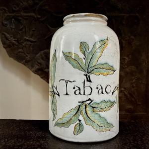 Important pot à tabac du XVIIIe siècle en faïence de Paris ou de Saint Omer, 18e