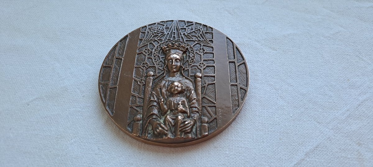 Medal Of The Virgin And Child By Raymond Joly-photo-3