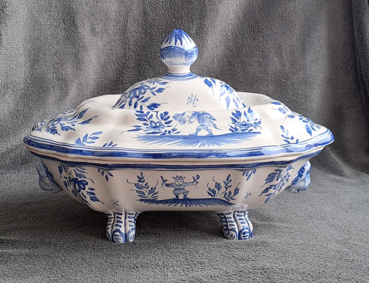 18th-century Moustiers Earthenware Vegetable Dish-photo-2