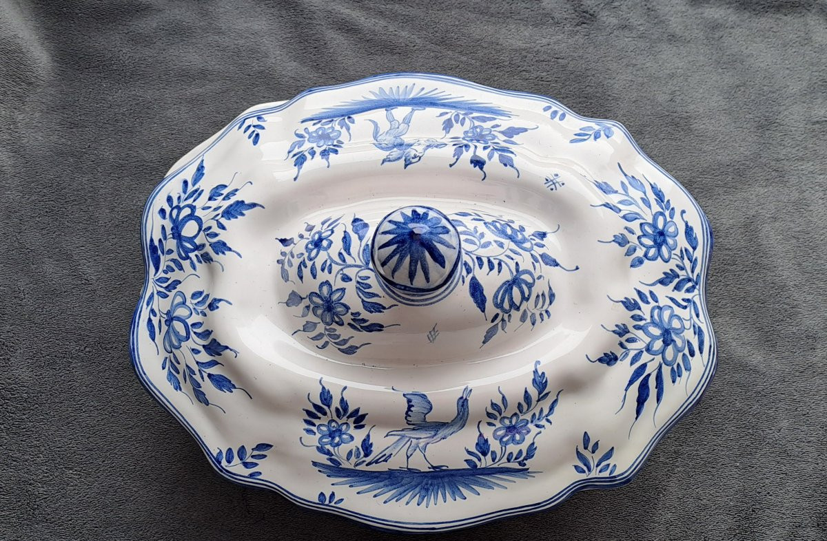 18th-century Moustiers Earthenware Vegetable Dish-photo-1