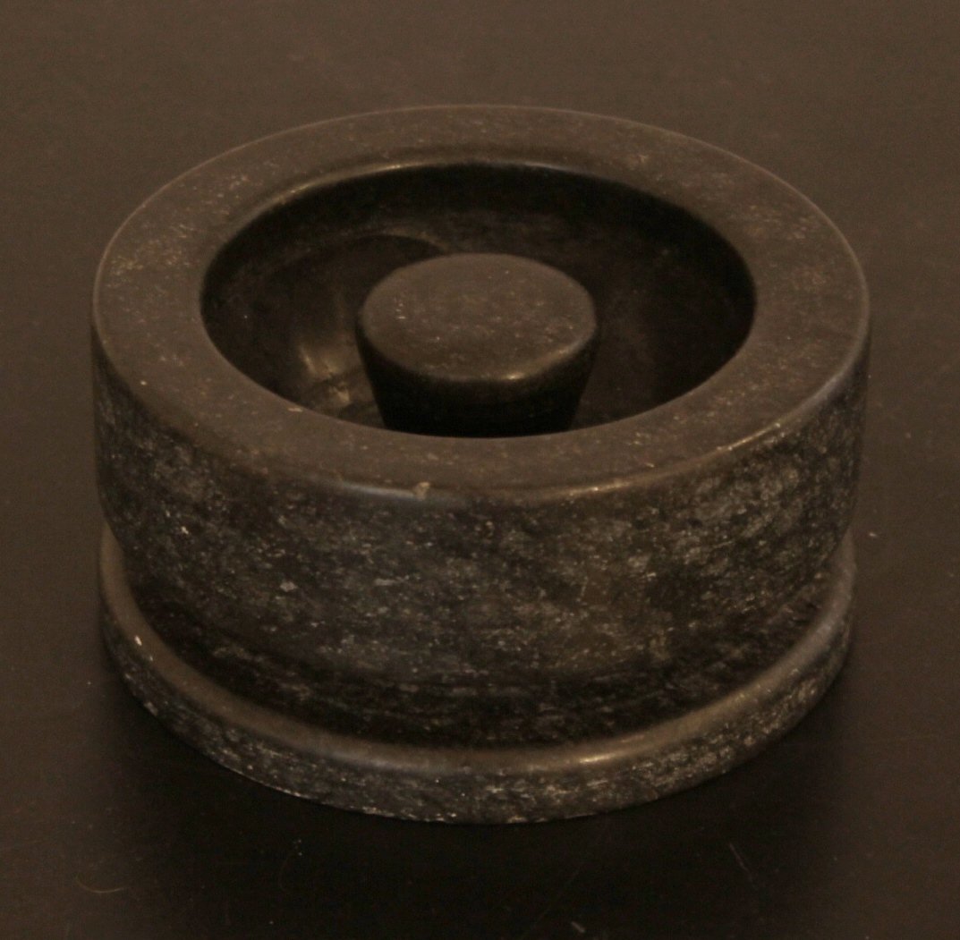 Empty Pocket In Black Marble By Angelo Mangiarotti-photo-2