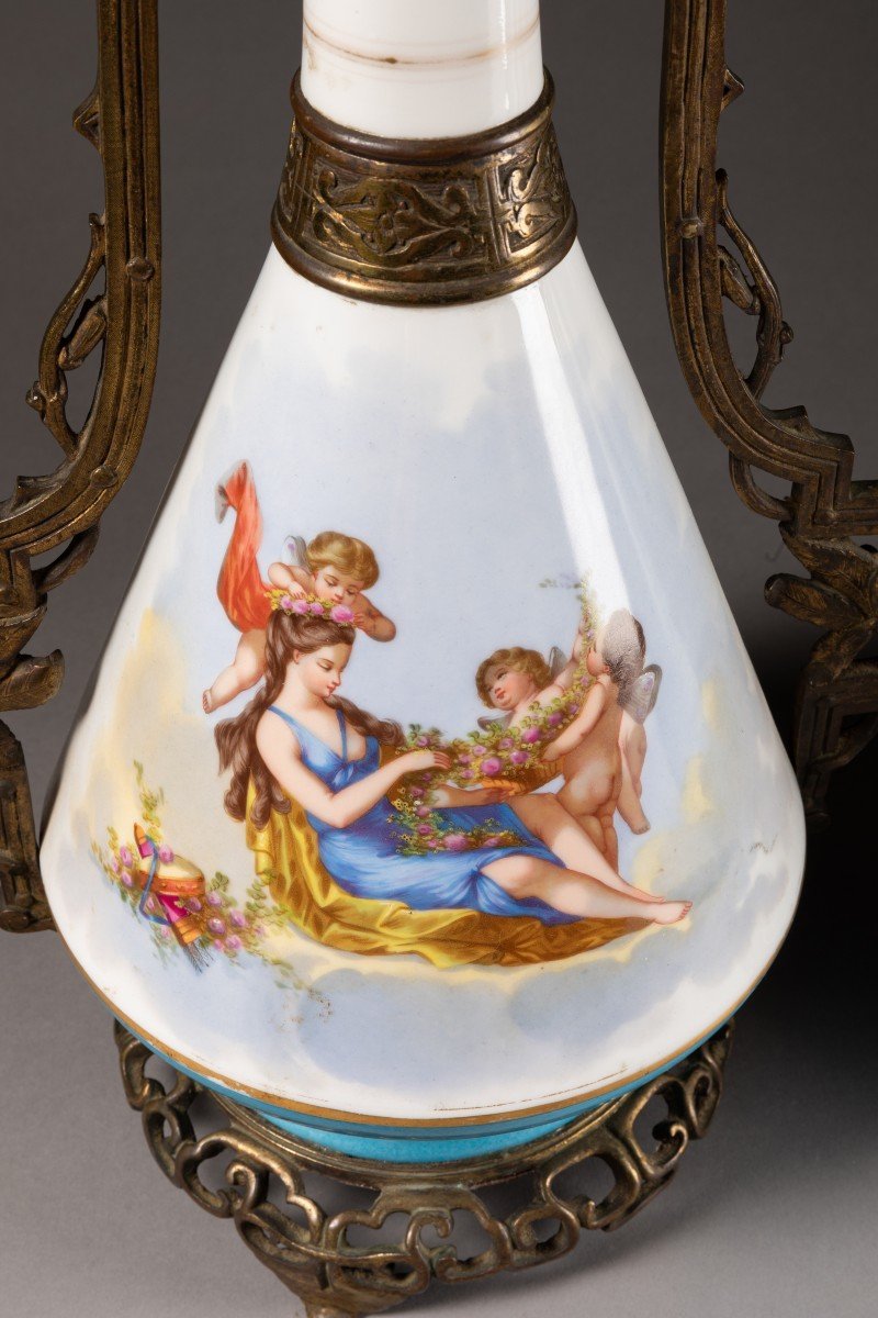 Charmante Paire De Vases 19ème En Opaline et laiton De Style Néo Grec-photo-1