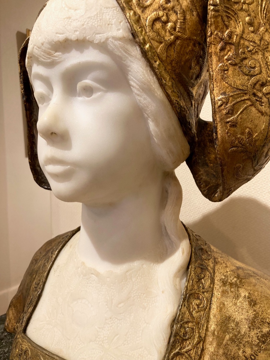 PORTRAIT D'UNE FEMME EN COSTUME-photo-3