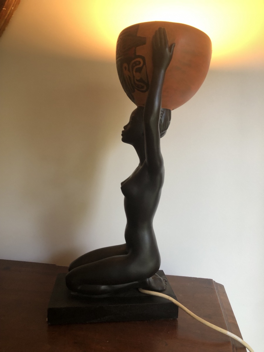 Carli Di Andréa _ African Woman With A Basket-shaped Lamp -photo-2