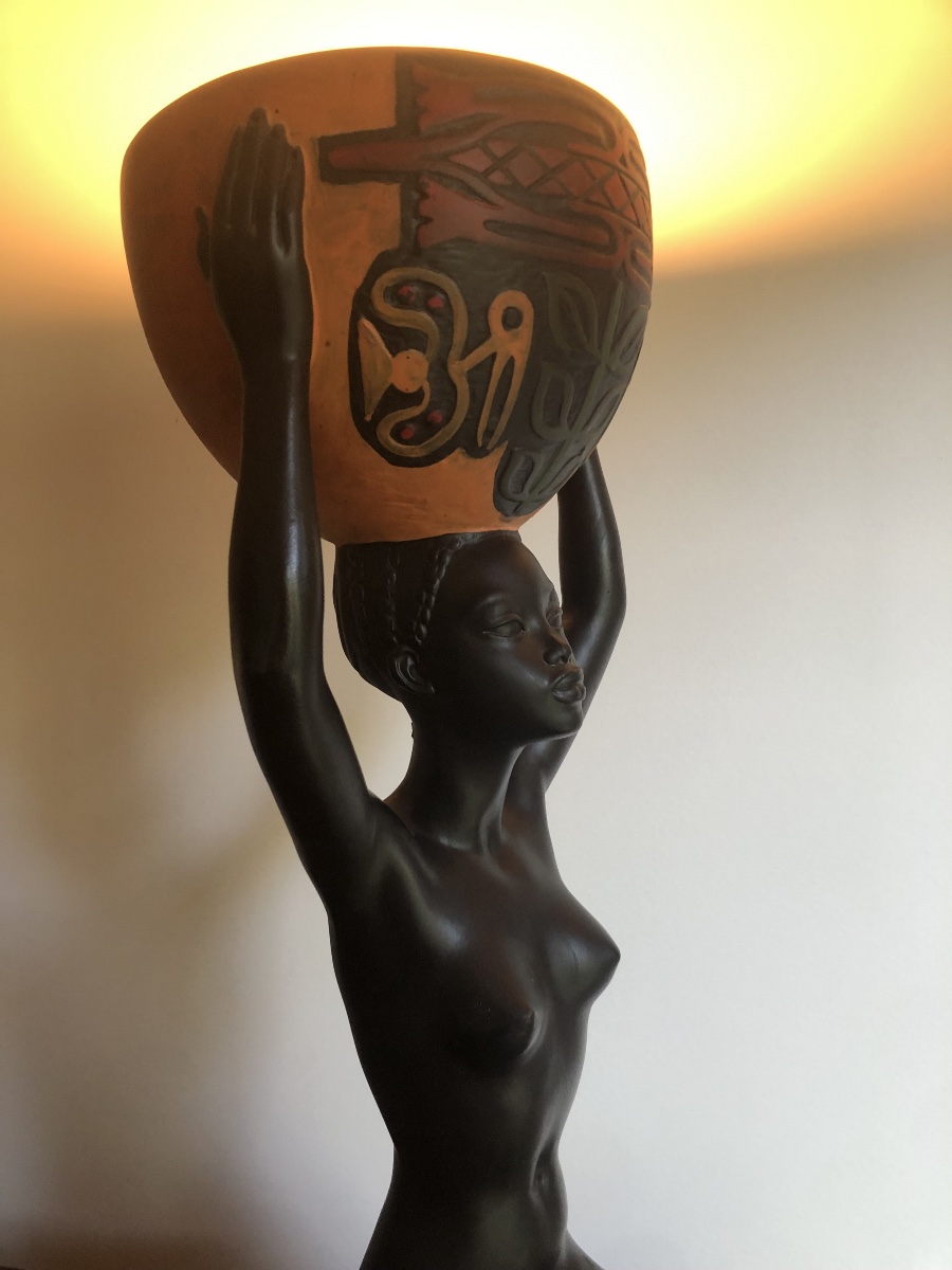 Carli Di Andréa _ African Woman With A Basket-shaped Lamp -photo-3