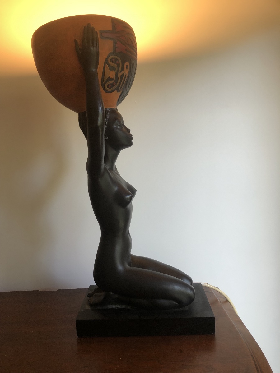 Carli Di Andréa _ African Woman With A Basket-shaped Lamp -photo-1
