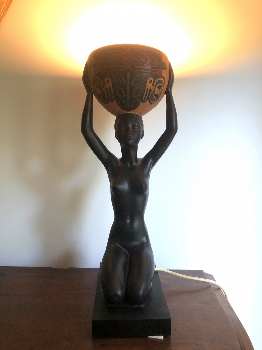 Carli Di Andréa _ African Woman With A Basket-shaped Lamp 