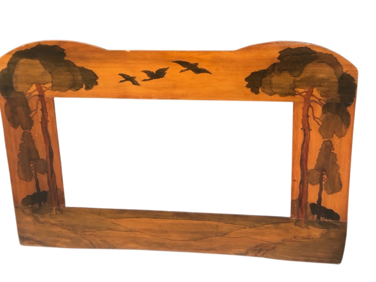 Encadrement Art nouveau feuillure : 27 x 50 cm 
