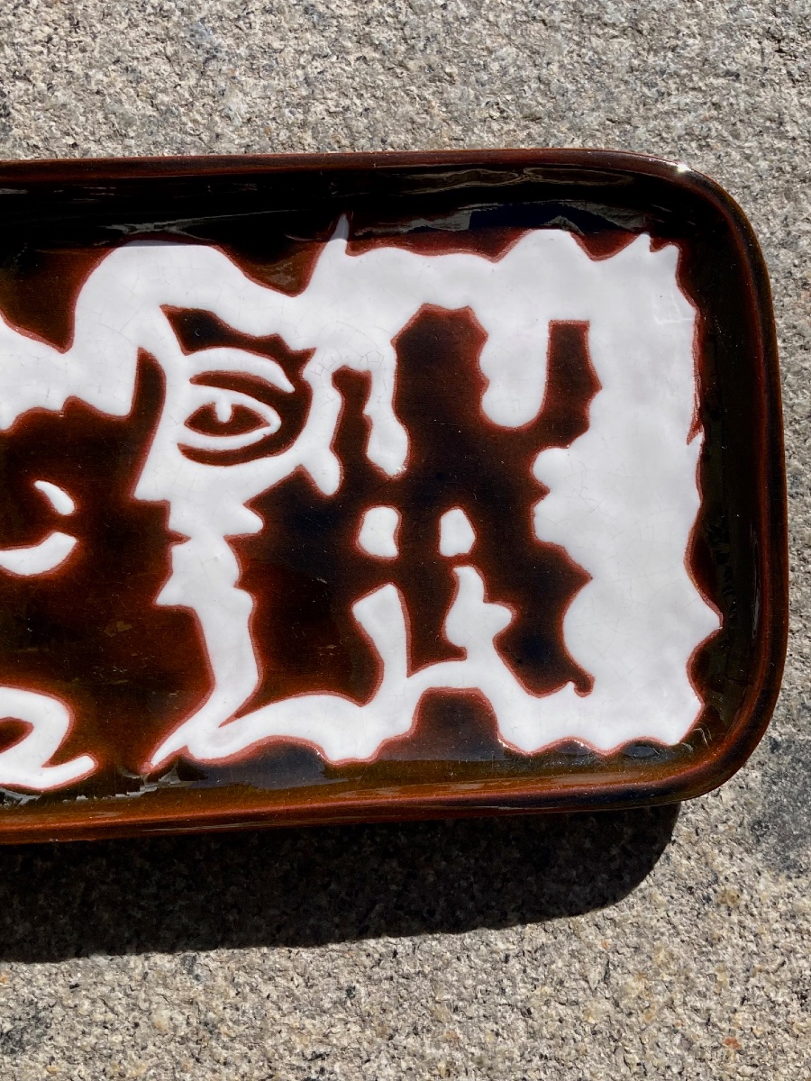 Plate With Stylized Face Motifs On A Brown Background By Jean Lurçat -photo-1