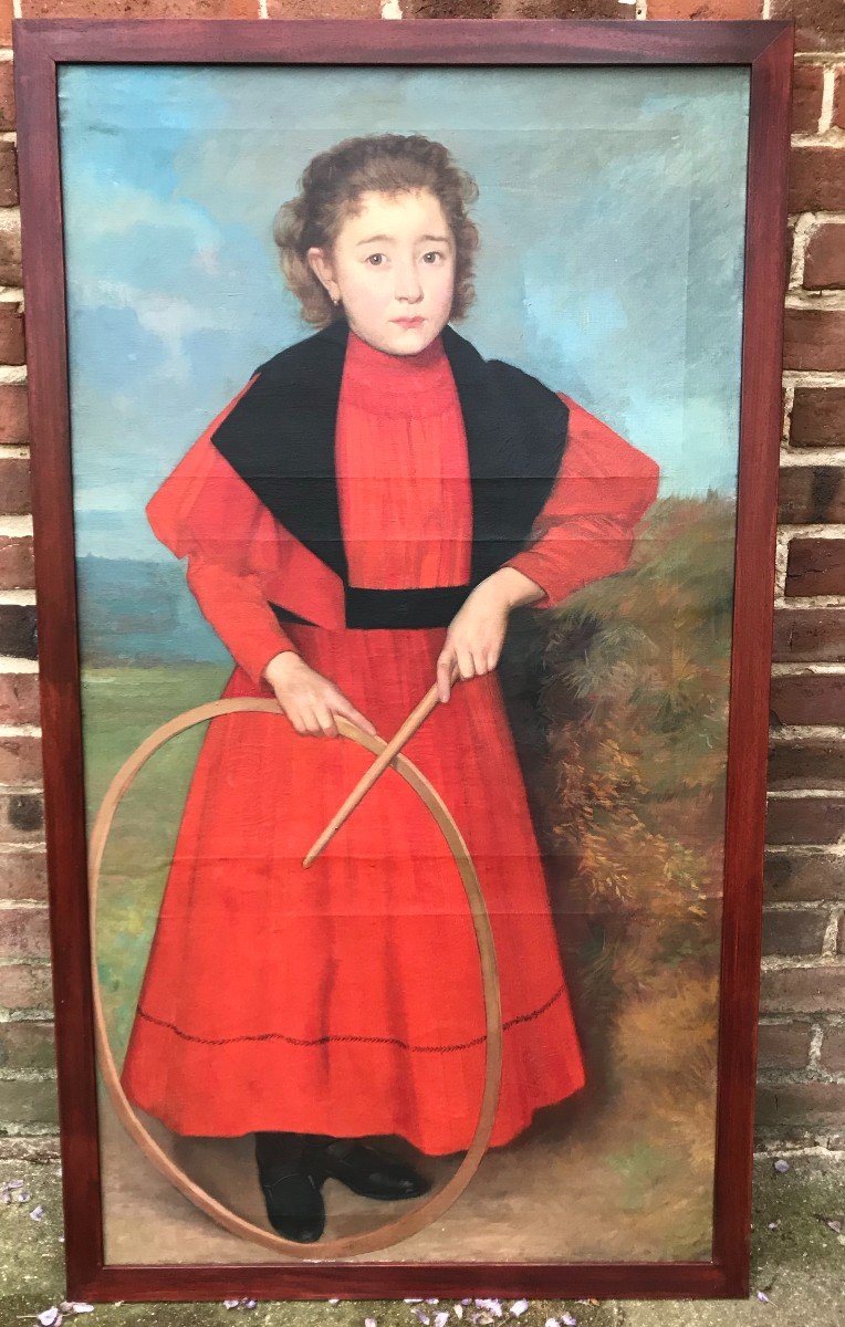 Petite Fille Au Cerceau, enfant au cerceau, Robe rouge -photo-2