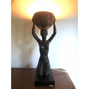 Carli di Andréa _ Femme africaine au panier formant lampe 