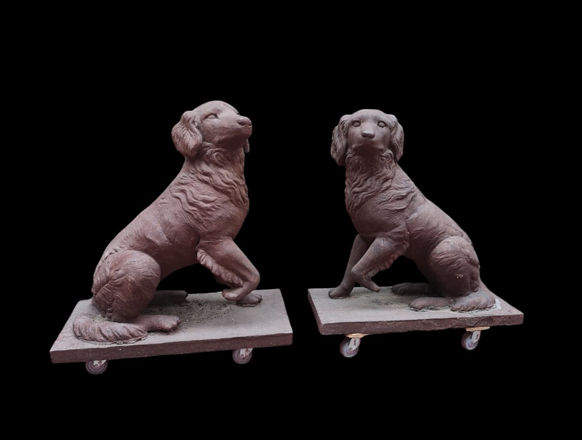 Paire de chiens de chasse en fonte de fer, circa 1900