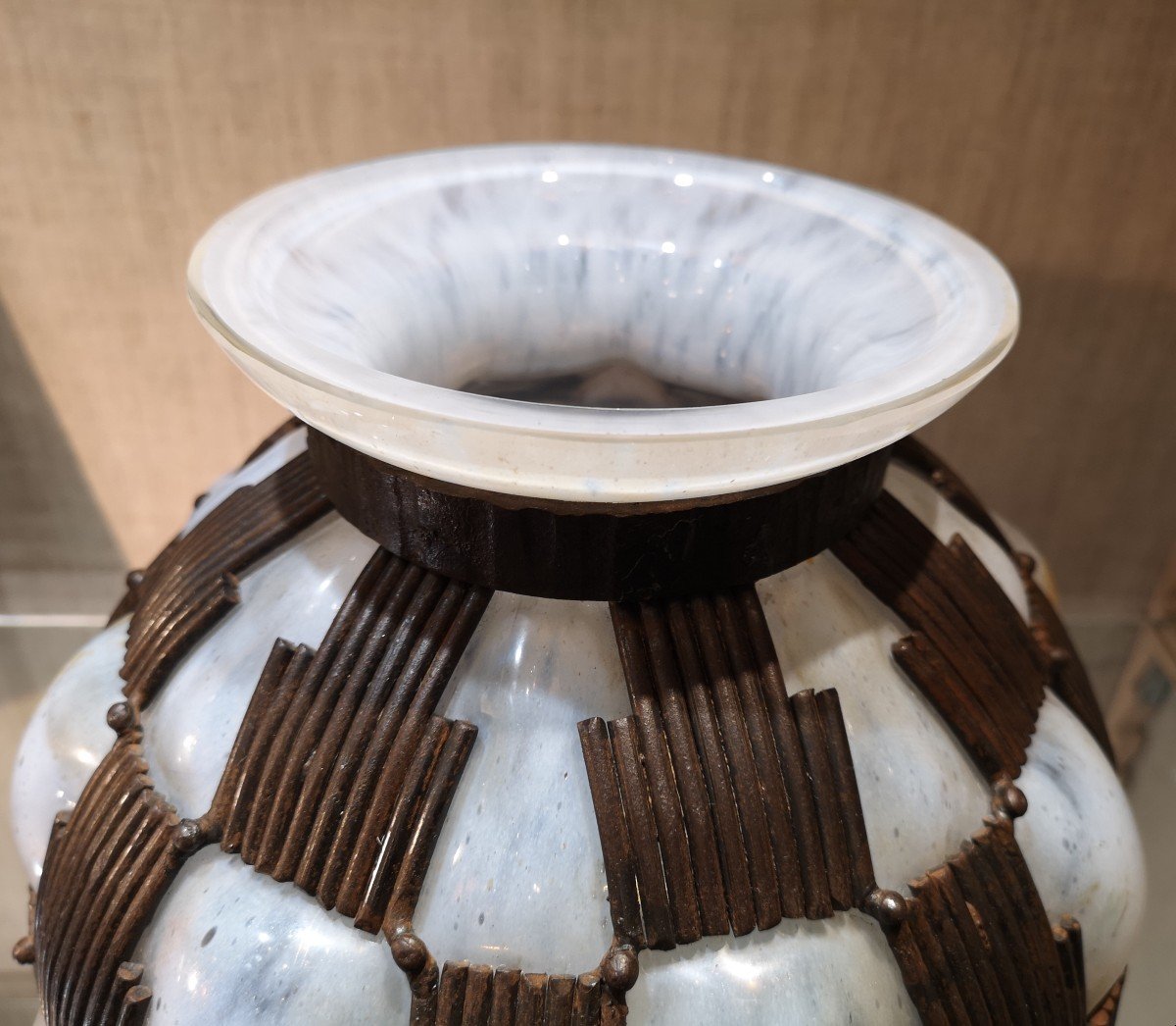 Vase Art Déco 1930 En Verre et fer forgé Signé Lorrain-photo-3