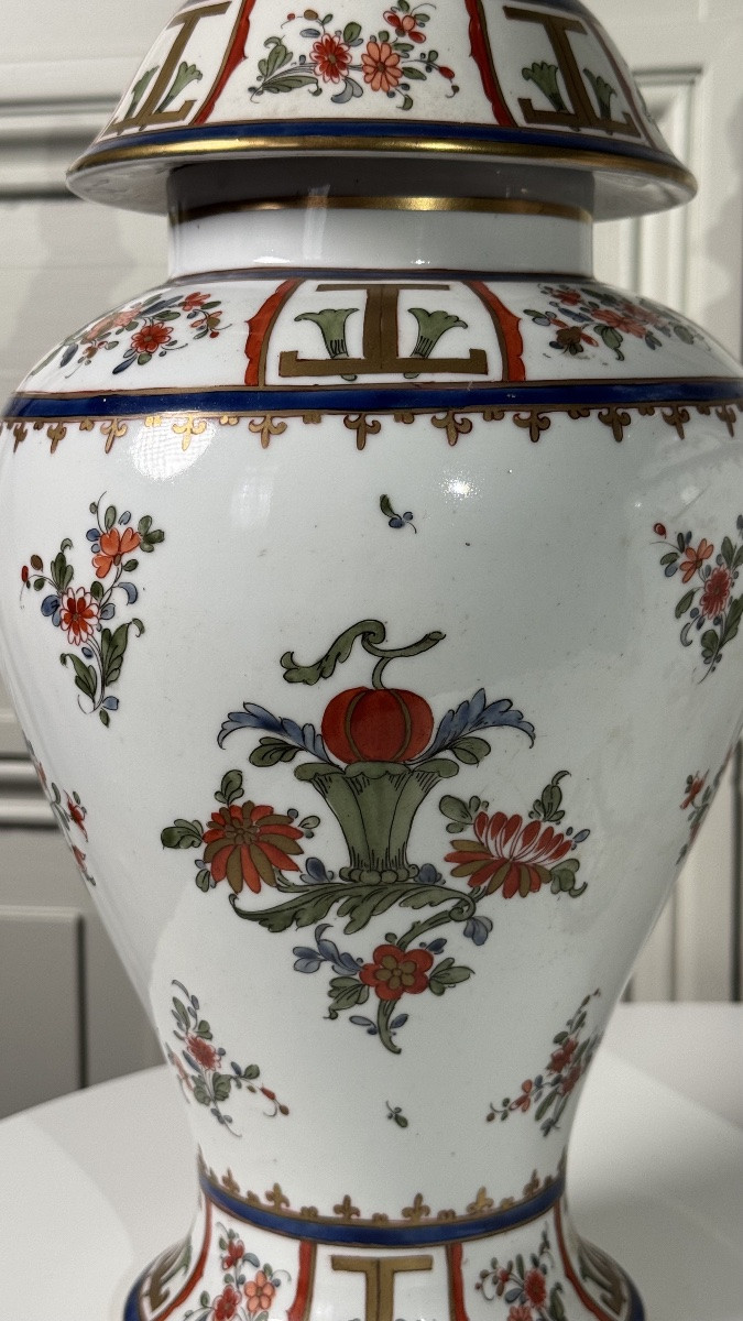 Pair Of Samson Porcelain Lidded Vases – Chinese Export Style-photo-3