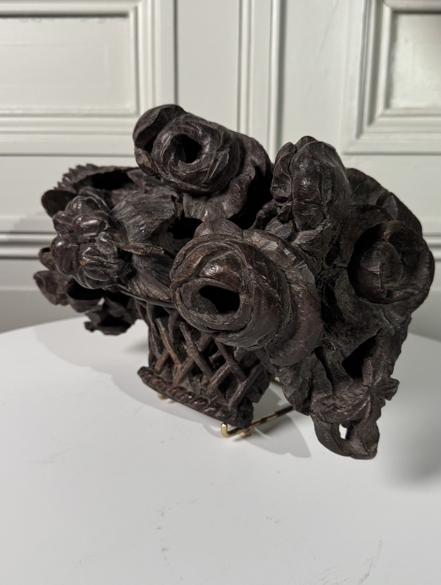 Panier de fleurs en bois sculpté, travail français du XVIIIe siècle
