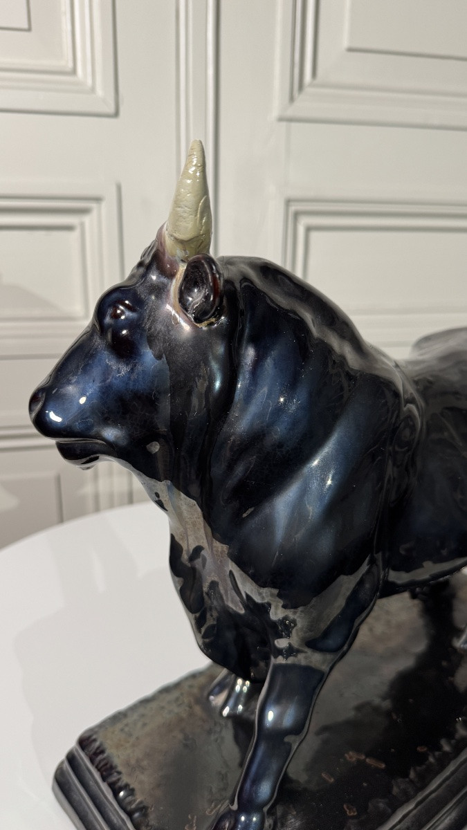 Black-glazed Faience Bull – Caldas Da Rainha, Portugal  Circa 1890-photo-2