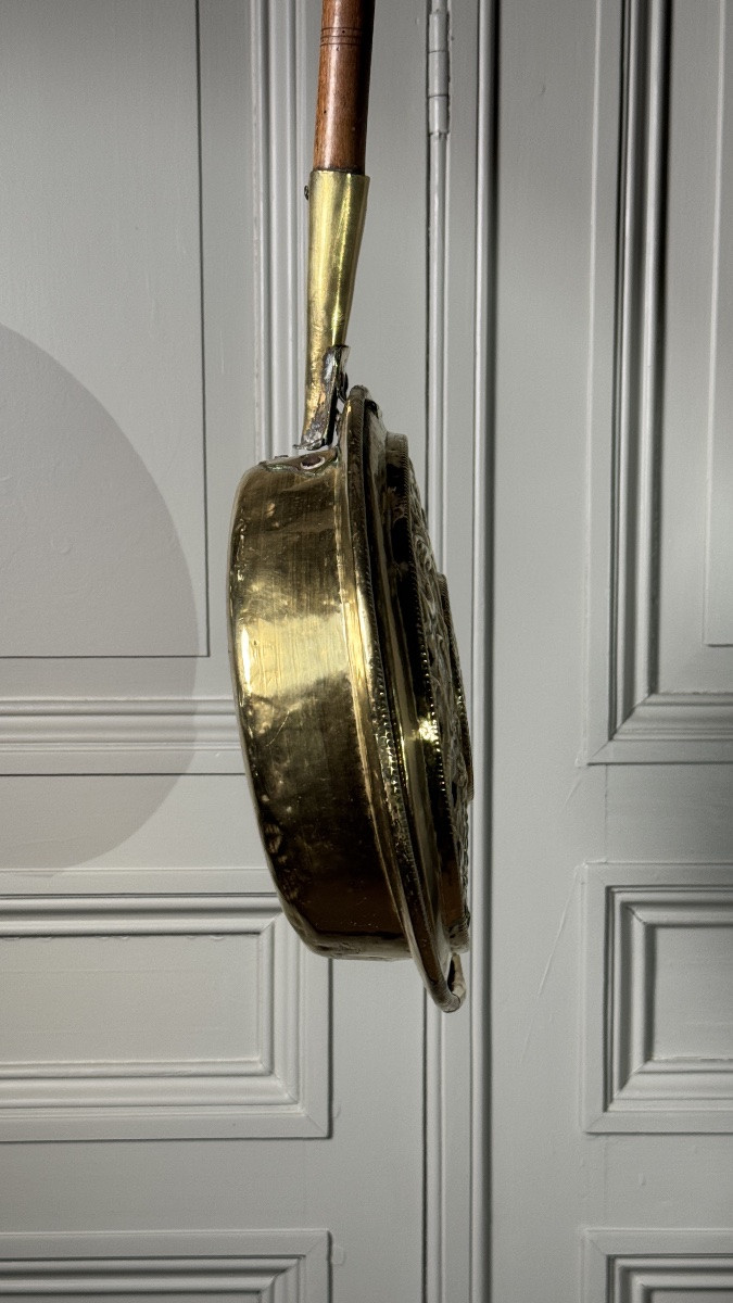 Bassinoire en cuivre jaune à décor d’oiseau et cœurs ajourés, XVIIIe siècle-photo-5