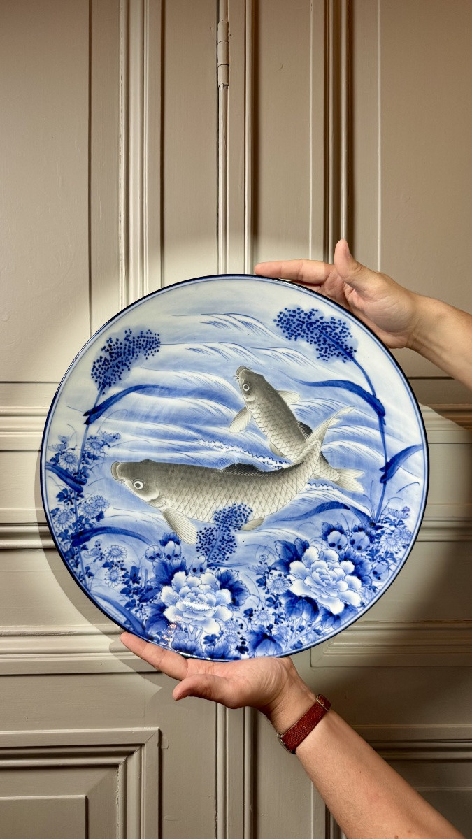 Large Arita Porcelain Charger With Koi Carp Decoration, Japan, Meiji Period-photo-2