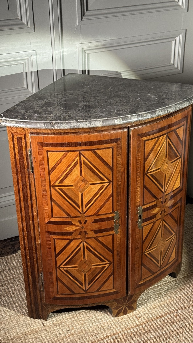 Encoignure en marqueterie Louis XVI d’époque XVIIIe siècle-photo-1