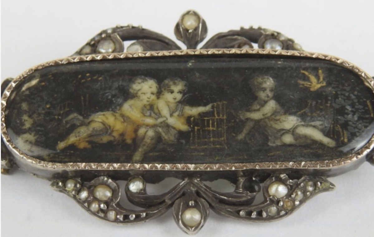 Broche en nacre peinte, grisaille, or, argent et demi-perles, début XIXe siècle-photo-3