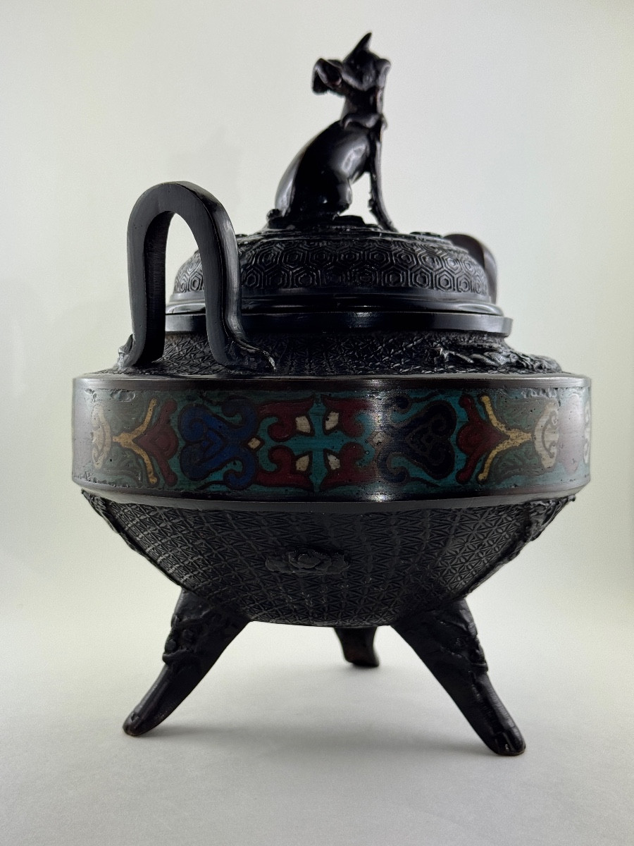 Brûle-parfum japonais en bronze patiné et cloisonné polychrome, Japon, époque Meiji, fin XIXe