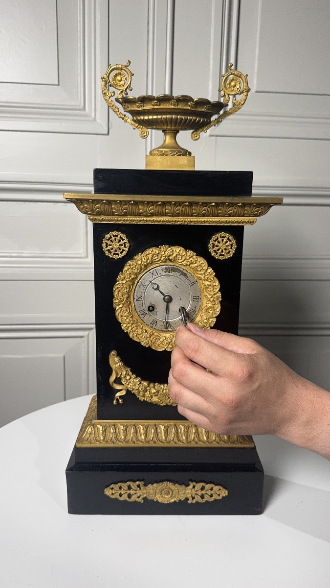 Neo-classical Portico / Mantel Clock In Ebonized Wood And Gilt Bronze-photo-1