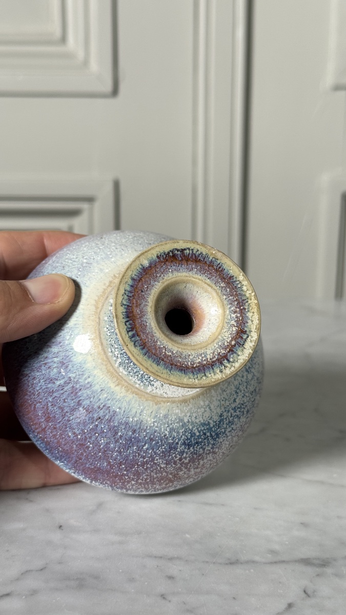 Petit vase en porcelaine émaillée par Pierre Devie, daté 1983-photo-4