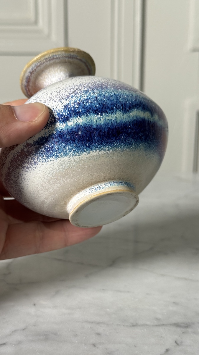 Petit vase en porcelaine émaillée par Pierre Devie, daté 1983-photo-3