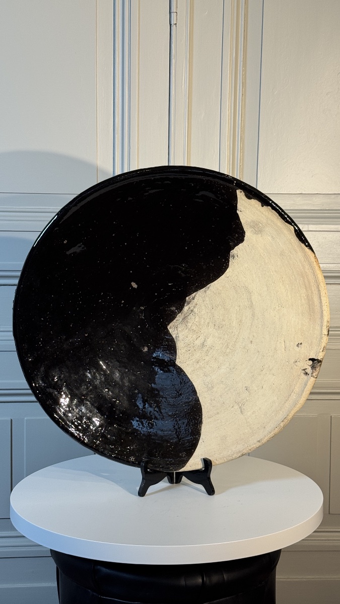 Grande coupe monumentale noire et blanche  Travail européen du XXe siècle
