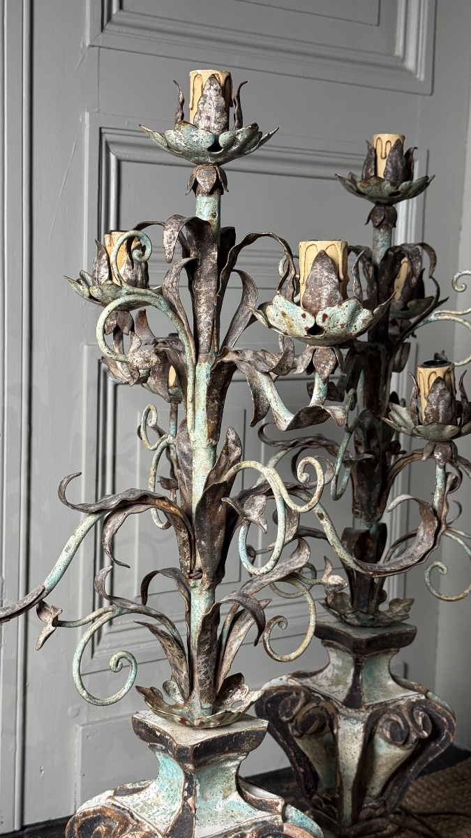 Paire de torchères à cinq lumières en bois polychrome et fer forgé – Italie, XXe siècle-photo-3