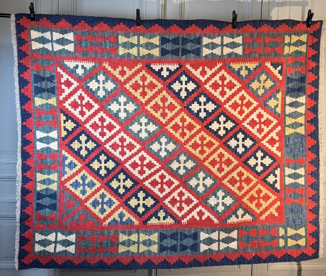Tapis Kilim à décor géométrique polychrome  Travail du XXe siècle