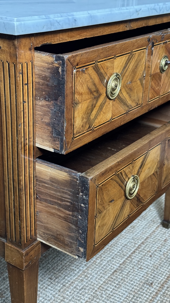 Commode sauteuse d'époque Louis XVI en marqueterie et marbre de Carrare  France, fin du XVIIIe -photo-1