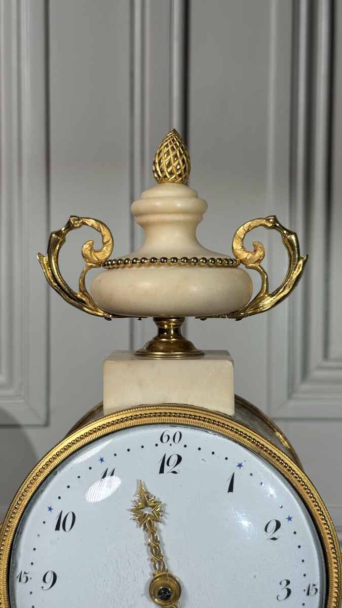 Pendule portique Louis XVI aux médaillons Wedgwood  France, fin du XVIIIe siècle-photo-3