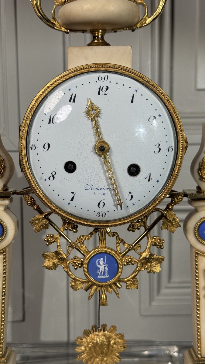 Pendule portique Louis XVI aux médaillons Wedgwood  France, fin du XVIIIe siècle-photo-6