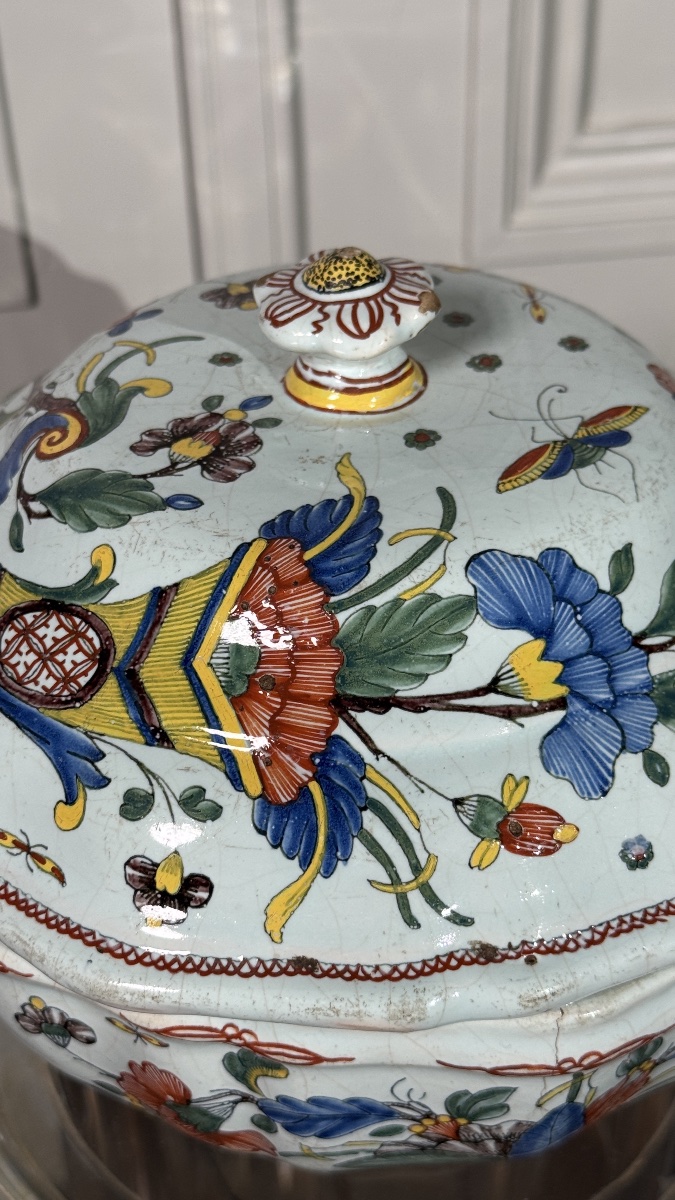 Légumier couvert en faïence de Rouen à Décor de Cornes d'Abondance, XVIIIe siècle-photo-2