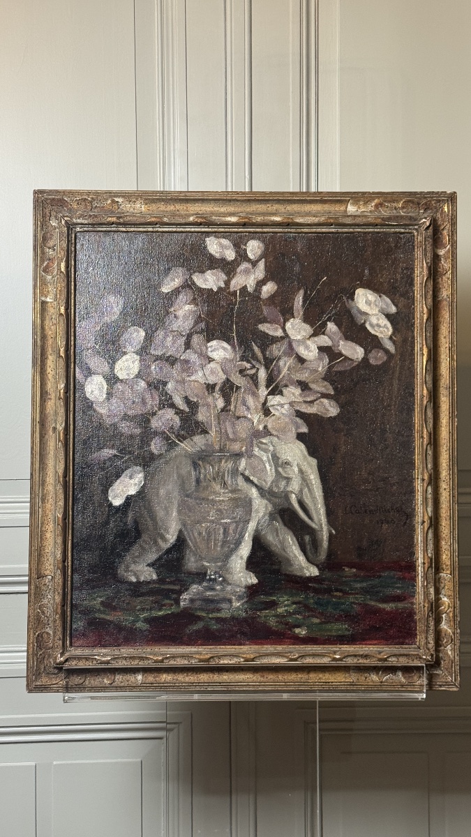 Lucien Cahen-Michel (1888-1979) Nature morte à l'éléphant et à la monnaie du pape, 1940