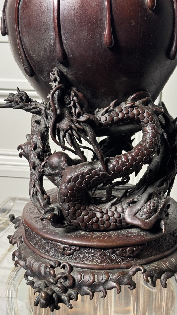 Vase en bronze porté par un dragon – Japon, époque Meiji-photo-2