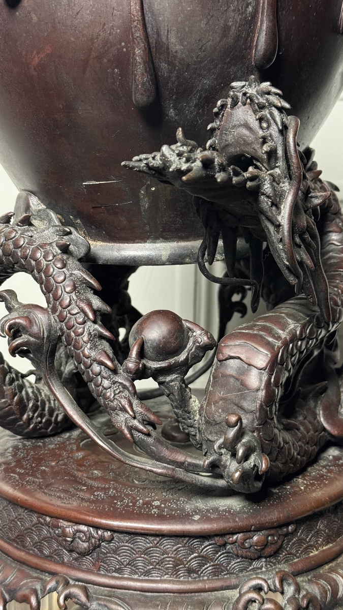 Vase en bronze porté par un dragon – Japon, époque Meiji-photo-1