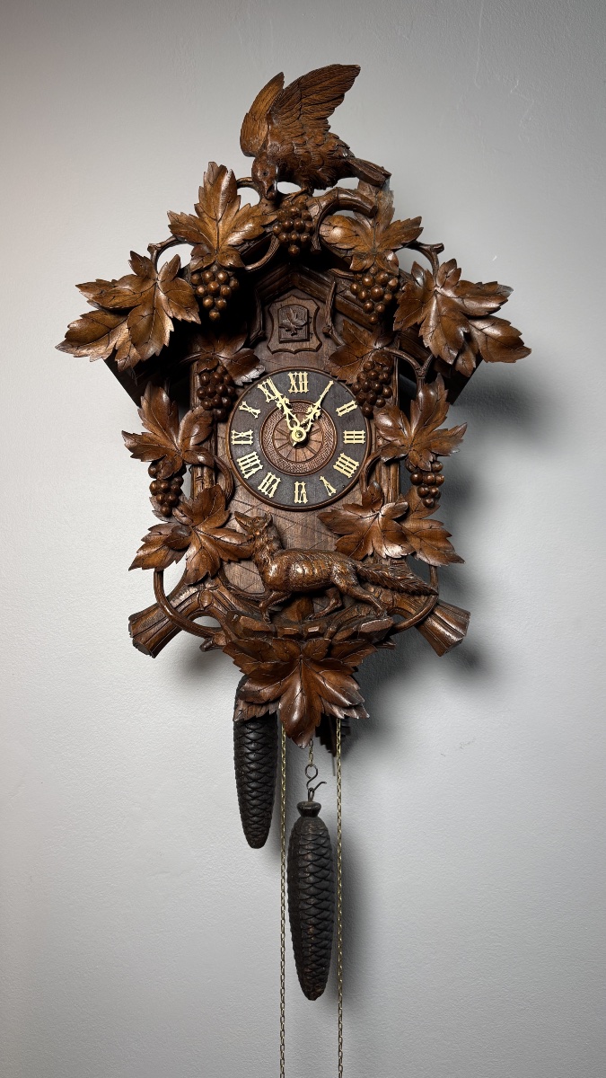 Large Black Forest Cuckoo Clock “the Raven And The Fox” – Circa 1900
