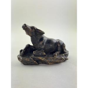 Petit bronze animalier signé “MENE” représentant un buffle couché