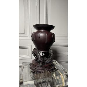 Vase en bronze porté par un dragon – Japon, époque Meiji