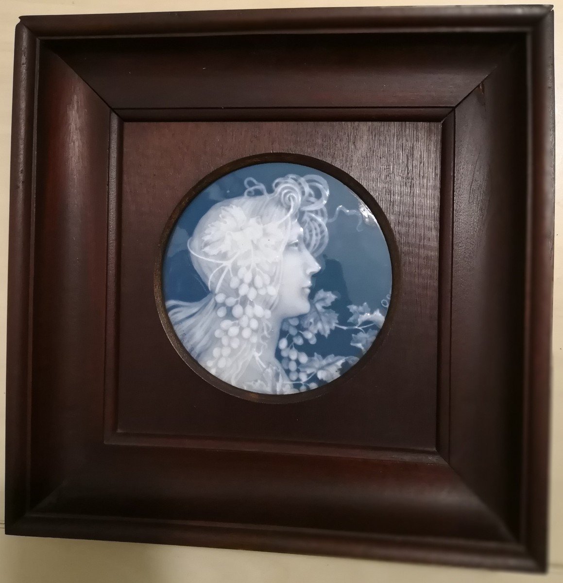 Auguste Riffaterre (1868-1935) - Plaque En Porcelaine Dure "profil De Femme" Art Nouveau