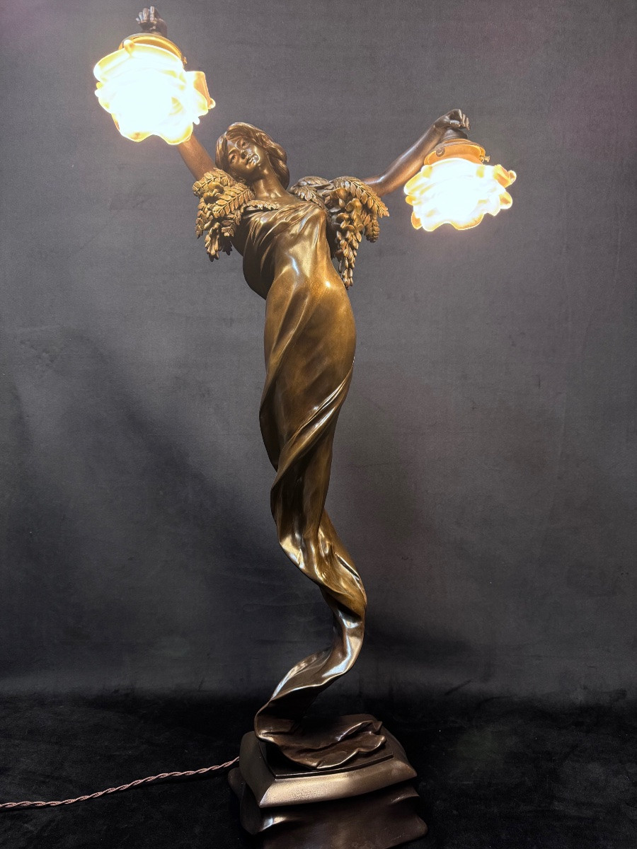 Lampe Art nouveau en bronze “ Femme ”  de  Vergnano -photo-2