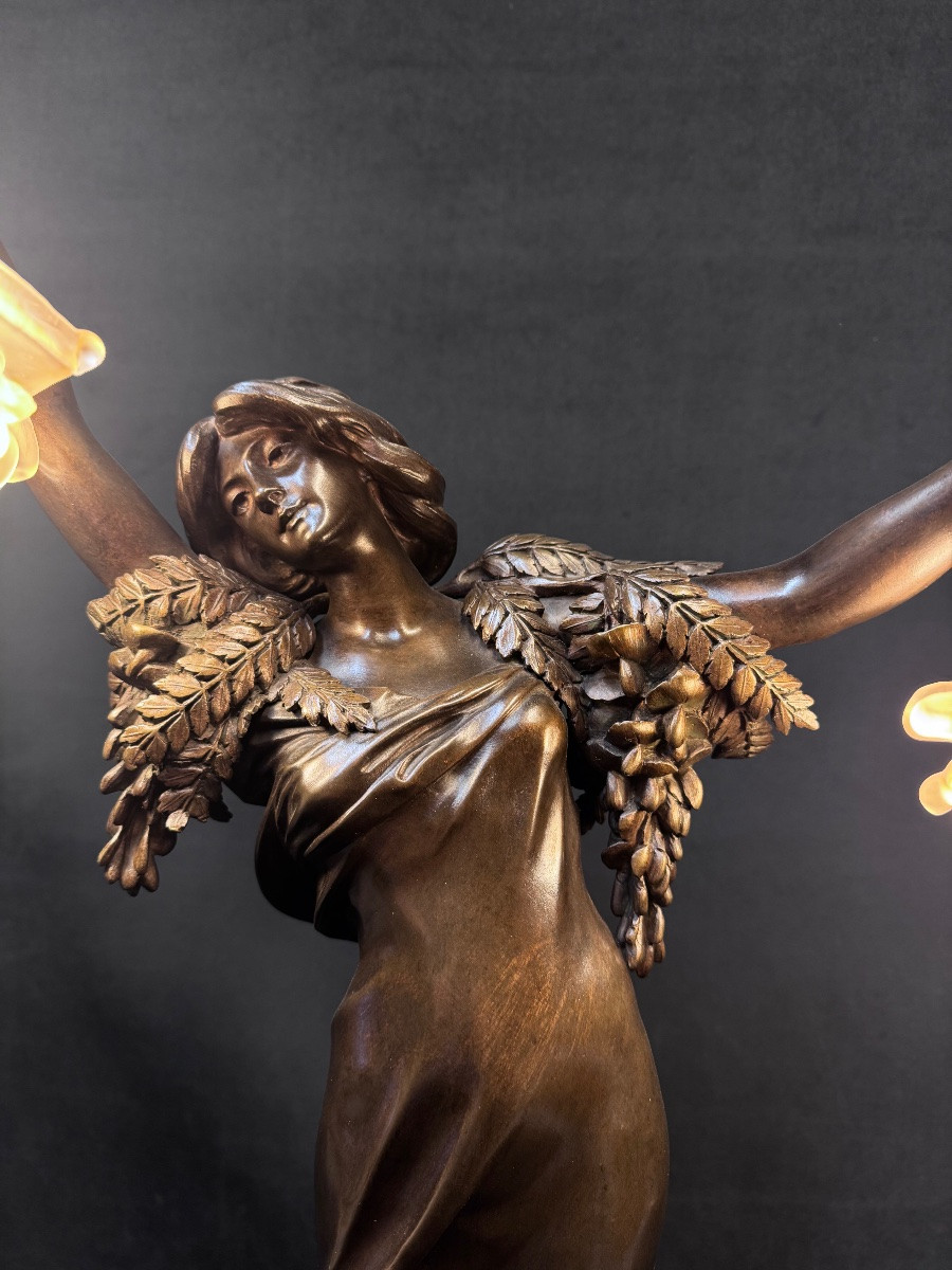 Lampe Art nouveau en bronze “ Femme ”  de  Vergnano -photo-3