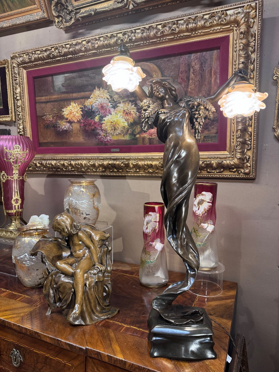Lampe Art nouveau en bronze “ Femme ”  de  Vergnano 