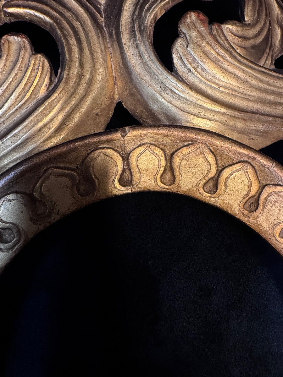 Antique Medallion-shaped Frame In Carved And Gilded Wood, 18th Century-photo-1