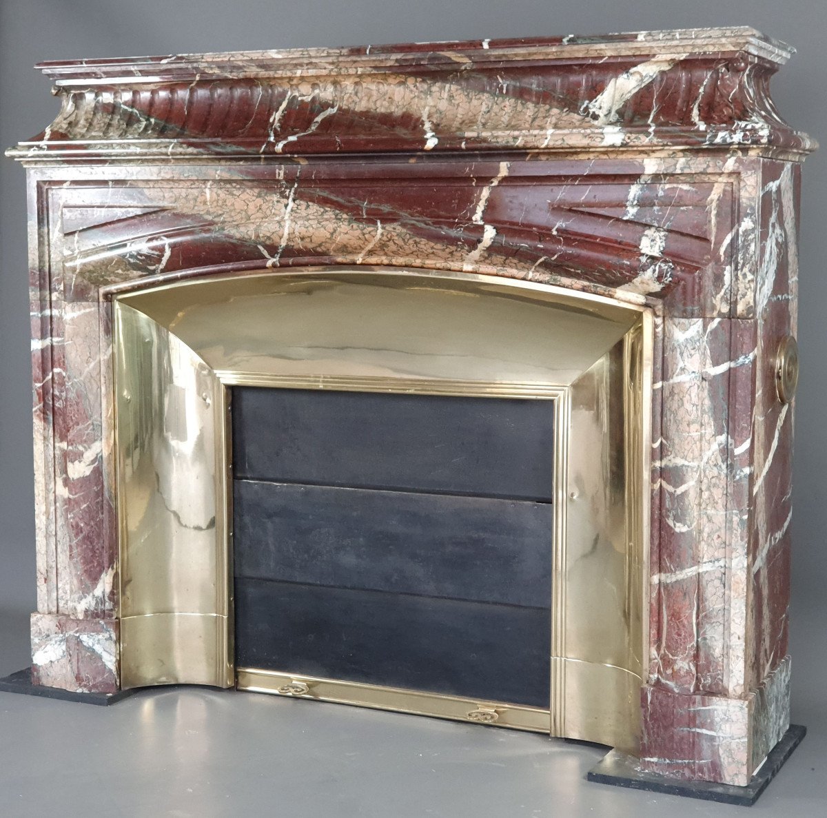 Important Louis XIV Fireplace With Acroterion In Campan Grand Mélange Marble-photo-4